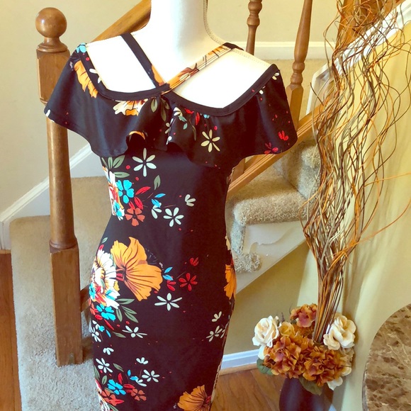 Cold-Shoulder Floral Ruffle Halter Dress - Picture 3 of 8